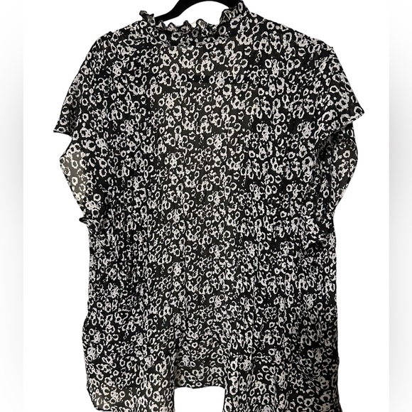 Button Up Top - Picture 3 of 3